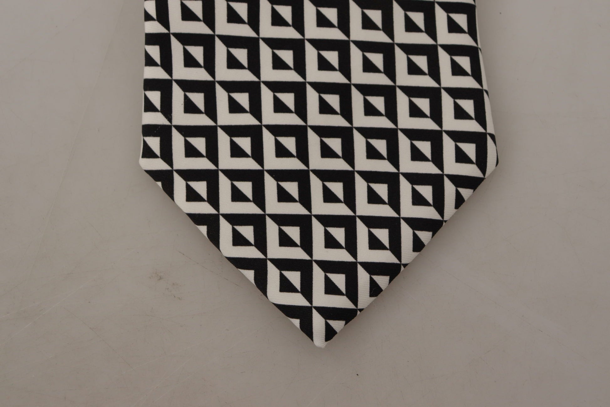 Elegant Silk Black Tie for the Dapper Gentleman