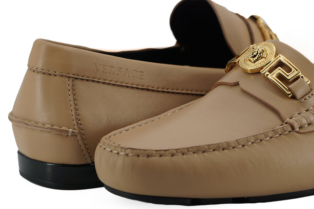 Exquisite Medusa Gold-Tone Leather Loafers