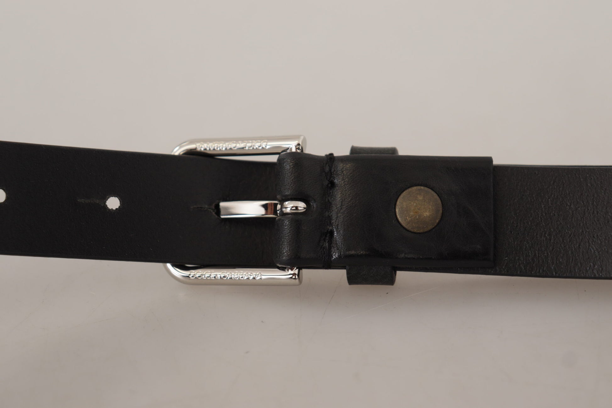 Elegant Black Leather Belt with Metal Buckle