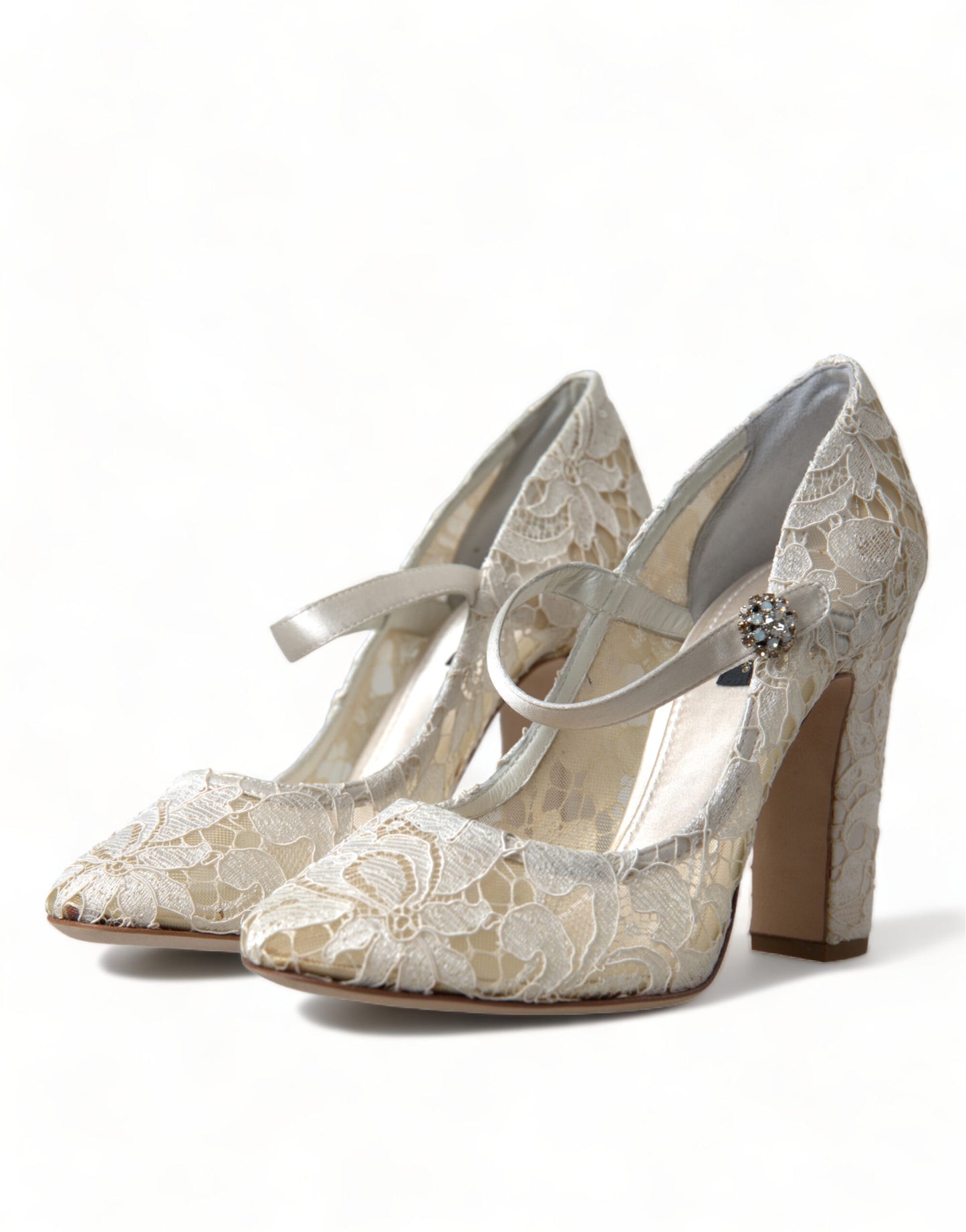 Chic Lace Block Heels Sandals in Cream White