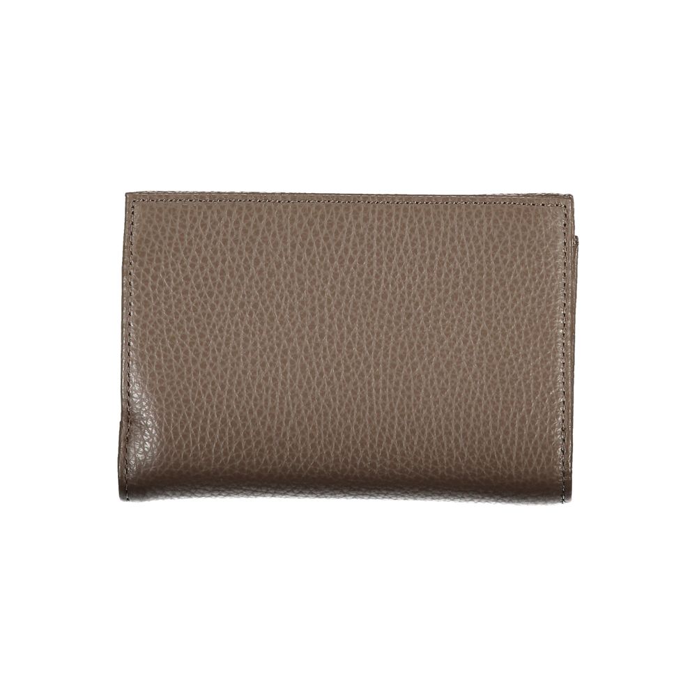 Elegant Triple Compartment Leather Wallet